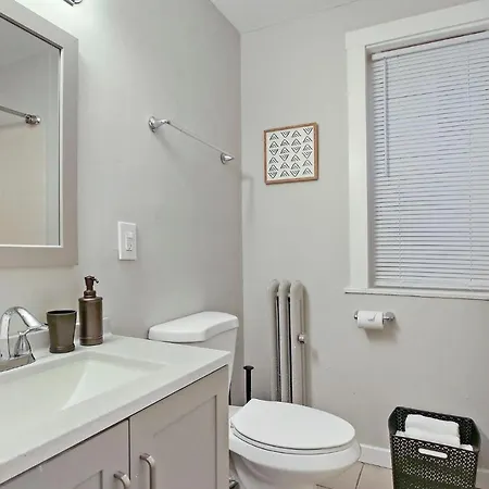 2br Comfy & Artistic Outfitted For Comfort - Francisco 1