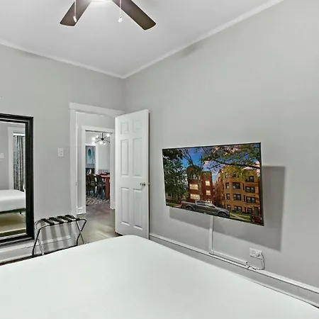 2br Comfy & Artistic Outfitted For Comfort - Francisco 1