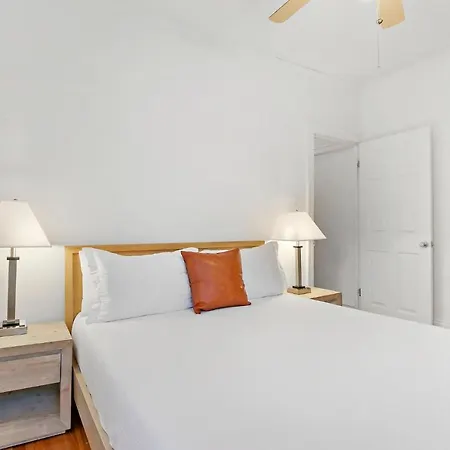 3br Sparkling Elegant Apt With Kitchen Near Boystown - Cornelia 3n Apartment Chicago