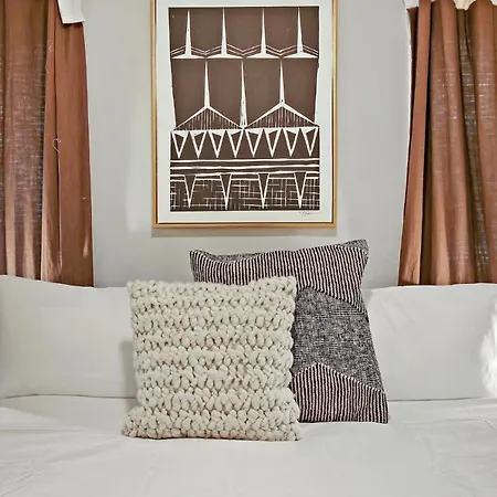 2br Comfy & Artistic Outfitted For Comfort - Francisco 1 Chicago