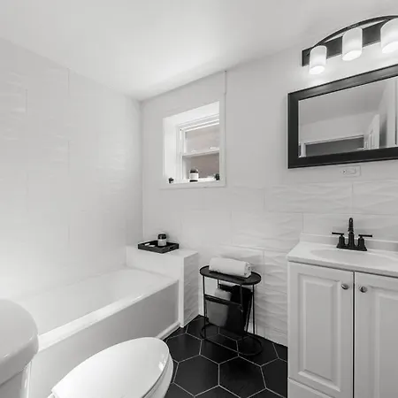 Holiday home Gorgeous, Updated, Split Level Single Family *