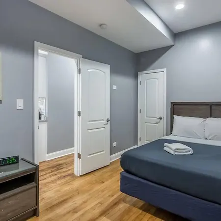Modern 5bd/2ba Duplex W/ Garage Parking