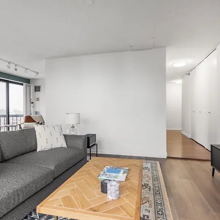 Gold Coast 2br W Gym Pool Nr Oak St Chi-207