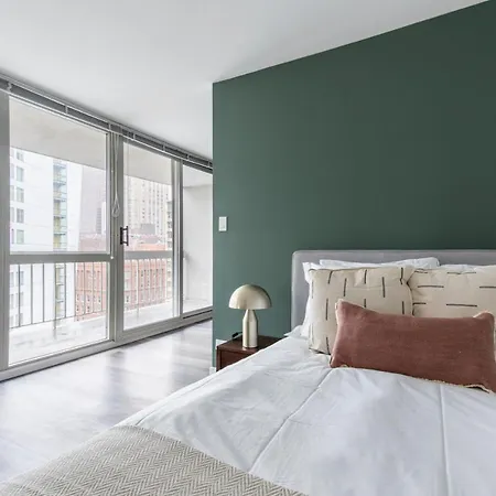 Gold Coast 1br W Gym Pool Nr Magnificent Mile Chi-221