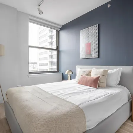 Loop 1br W Deck Gym Wd Nr W Loop The L Chi-220 * Chicago