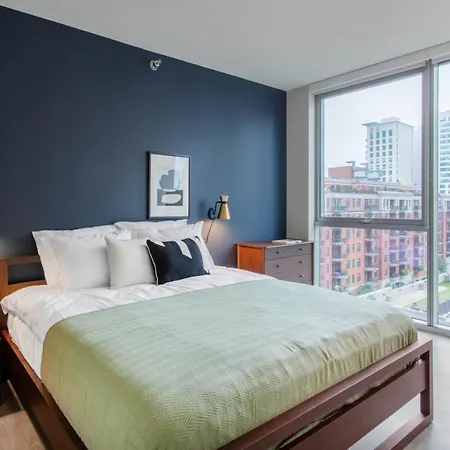 River N 1br W Gym Wd Nr Mag Mile By Bluegound Chi-127