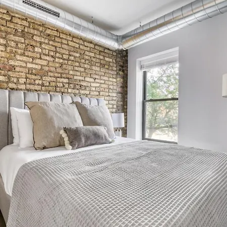 Apartment Lakeview 2br W Wd Patio Nr Wrigley Field Chi-457 Chicago