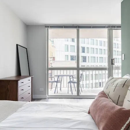 Apartment Gold Coast 1br W Gym Pool Nr Magnificent Mile Chi-221 *
