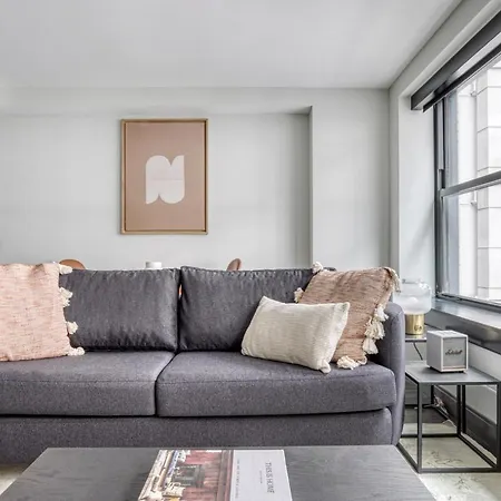 Loop Studio W Gym Wd Nr L Millennium Park Chi-469 * Chicago