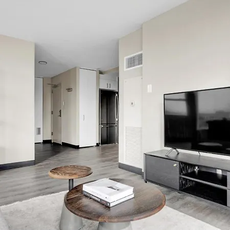 Medical District 2br W Gym Wd 1 Block To L Chi-427 *