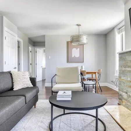 Lakeview 2br W Patio Wd Nr Wrigley Field Chi-460 *