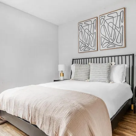 Gold Coast 1br W Gym Lounge 1 Block From L Chi-543 * Chicago
