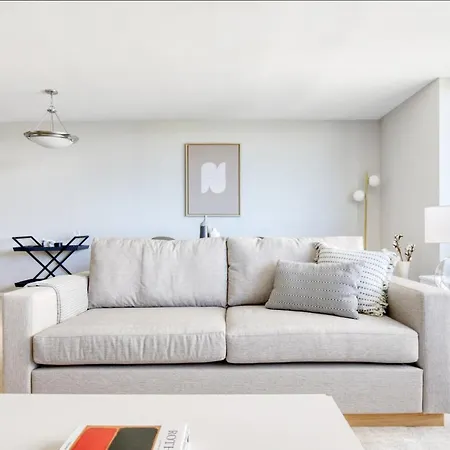 Lakeview 1br W Gym Pool 1 Block To Lincoln Park Chi-403 Chicago