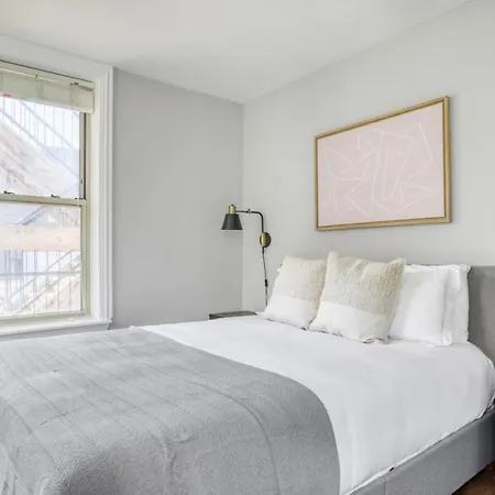 Lakeview 2br W Patio Wd Nr Wrigley Field Chi-460 Chicago