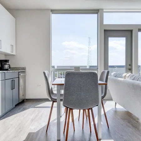Logan Sq 2br W Roof Gym 1 Block To L Chi-480 Apartment