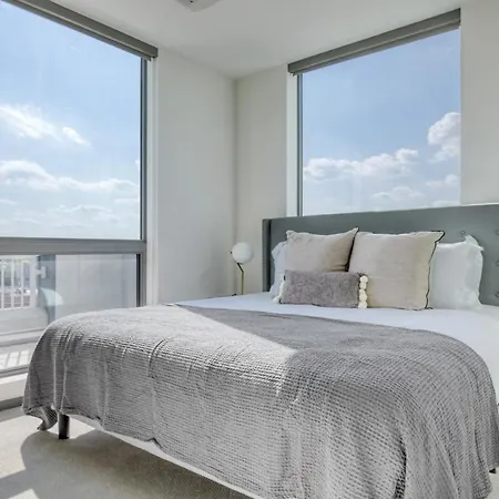 Logan Sq 2br W Roof Gym 1 Block To L Chi-480 *