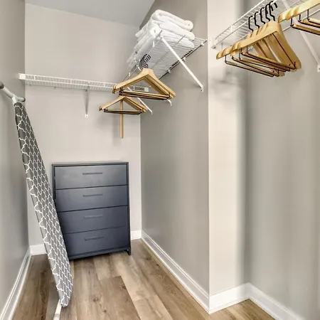Apartment Loop 1br W Gym Pool Lounge 1 Block From L Chi-700 Chicago