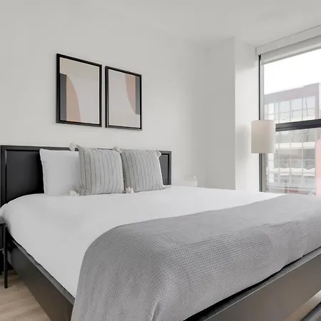 W Loop W Gym Pool In Heart Of Greektown Chi-539 *