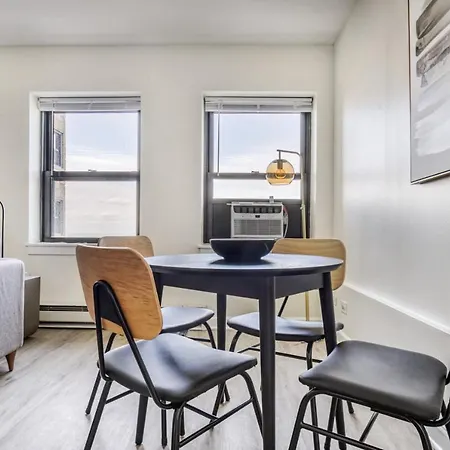 Gold Coast 1br W Doorman Gym 2 Blocks To L Chi-554