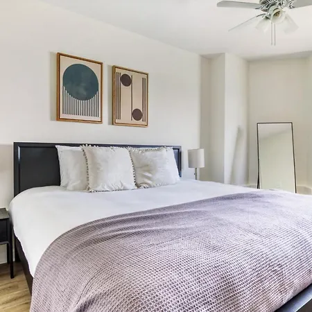 Gold Coast 1br W Doorman Gym 2 Blocks To L Chi-554 Apartment *