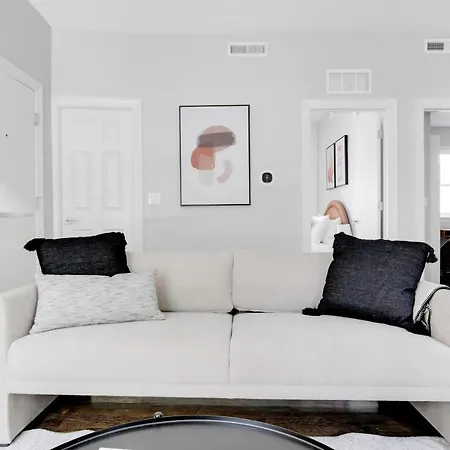 Apartment Lakeview 2br W Wd Bbq Nr Belmont L Chi-730 Chicago