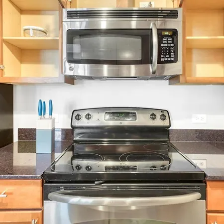 Loop 1br W Gym Pool Lounge 1 Block From L Chi-700 Apartment