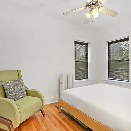 3br Sparkling Elegant Apt With Kitchen Near Boystown - Cornelia 3n *