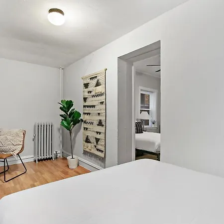 Apartment 2br Comfy & Artistic Outfitted For Comfort - Francisco 1