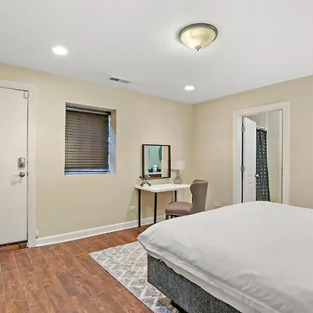 Splendid 4br Close To Bars & Restaurants - Damen 1r Apartment