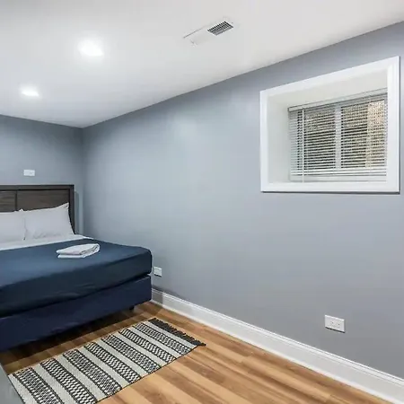 Modern 5bd/2ba Duplex W/ Garage Parking