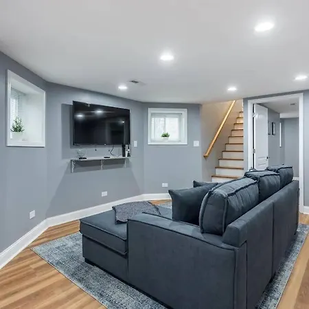 Modern 5bd/2ba Duplex W/ Garage Parking Apartment *