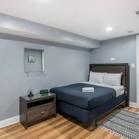 Apartment Modern 5bd/2ba Duplex W/ Garage Parking *