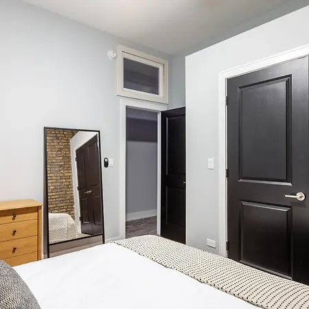 Apartment Wicker Park 3br W Wd Next To L Park Chi-331