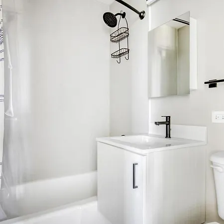 Medical District 1br W Gym Wd 1 Block To L Chi-425 Apartment *