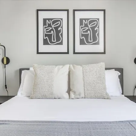 Lakeview 2br W Patio Wd Nr Wrigley Field Chi-460