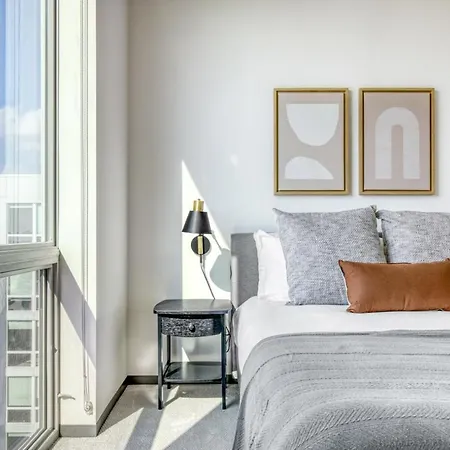Logan Sq 2br W Roof Gym 1 Block To L Chi-480 * Chicago