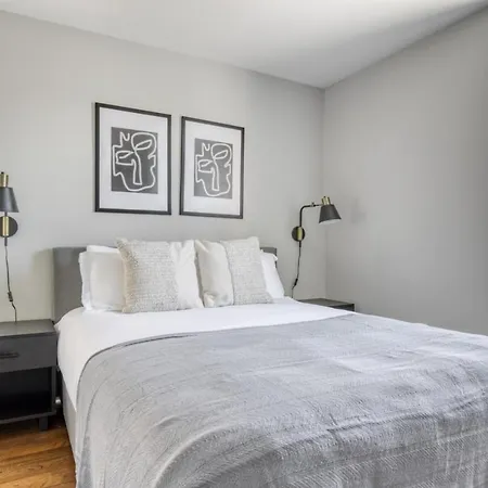 Lakeview 2br W Patio Wd Nr Wrigley Field Chi-460 *