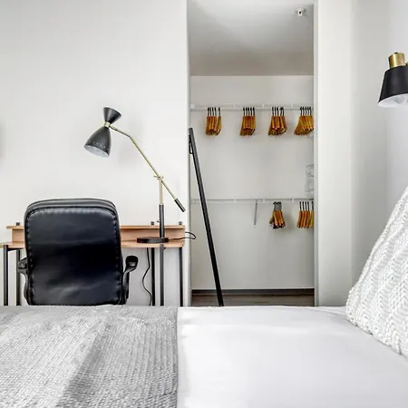 Logan Sq 1br W Roof Gym 1 Block To L Chi-478