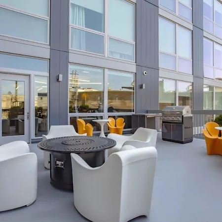 Logan Sq 1br W Roof Gym 1 Block To L Chi-478 *