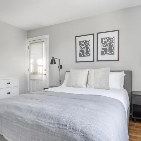 Lakeview 2br W Patio Wd Nr Wrigley Field Chi-460 *