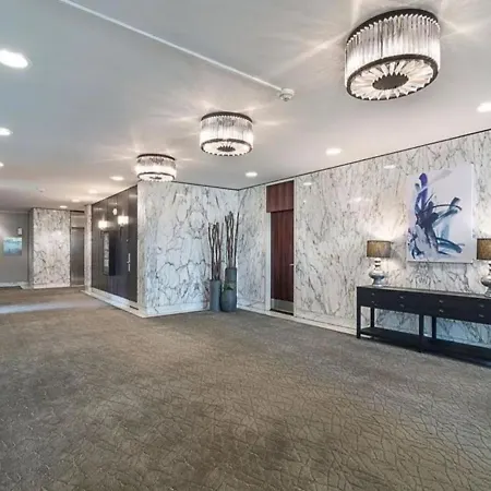 Lakeview 2br W Deck Pool Gym Nr Lincoln Park Chi-717 Apartment