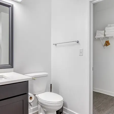 Apartment S Loop 2br W Roof Gym Lounge 1 Block To L Chi-441