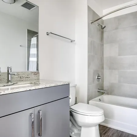 Logan Sq 2br W Roof Gym 1 Block To L Chi-480 * Chicago