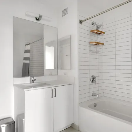 W Loop W Gym Pool In Heart Of Greektown Chi-539