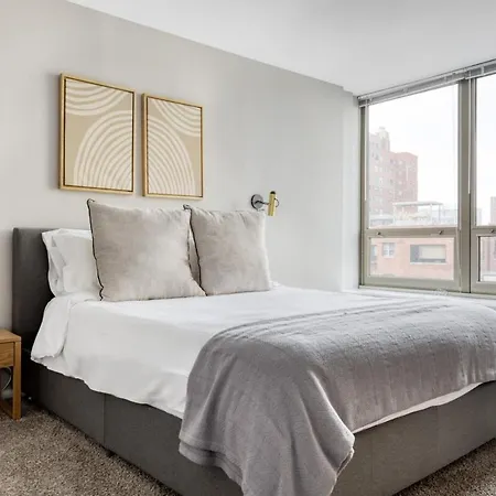 Lakeview 2br W Deck Pool Gym Nr Lincoln Park Chi-717 Apartment *