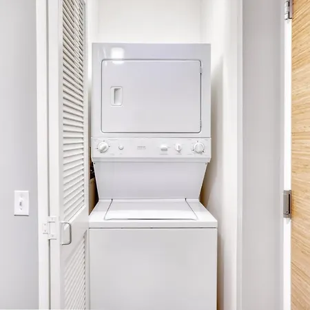 Loop 1br W Gym Pool Lounge 1 Block From L Chi-700 * Chicago