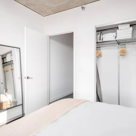 Near North 1br W Doorman Wd Gym Nr I-90 Chi-872 Apartment *