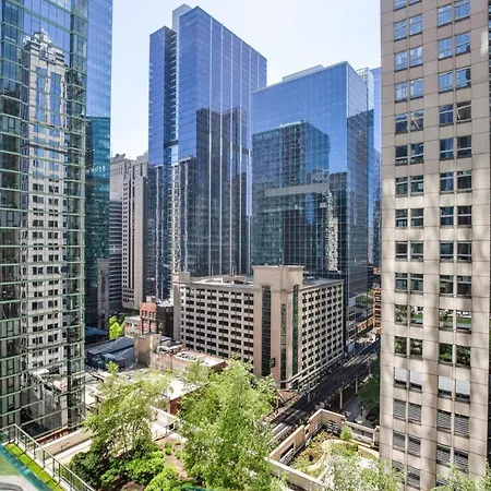 Loop W Pool Gym Lounge Nr Riverwalk Chi-633 * Chicago