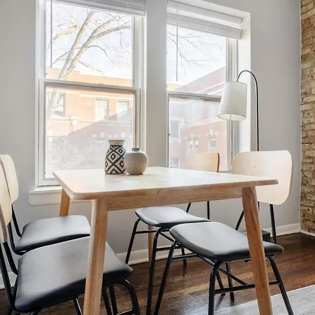 Lakeview 2br W Courtyard Wd 2 Blocks To L Chi-518 Apartment Chicago