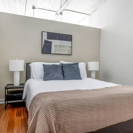 River North 1br W Gym Lounge Roof Nr Riverwalk Chi-899 Apartment